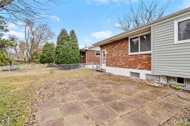 7 Flamingo Drive, Hazelwood, MO 63042