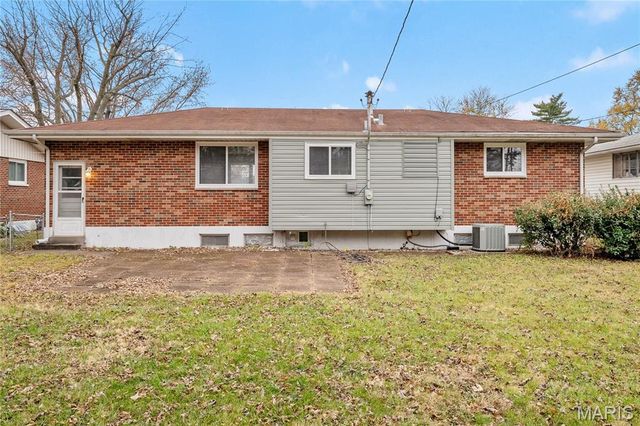 7 Flamingo Drive, Hazelwood, MO 63042