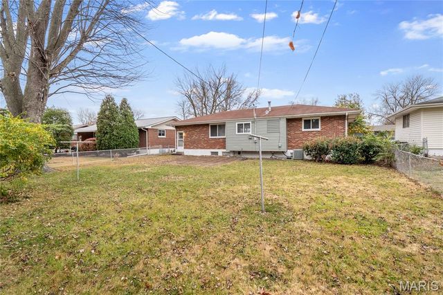 7 Flamingo Drive, Hazelwood, MO 63042