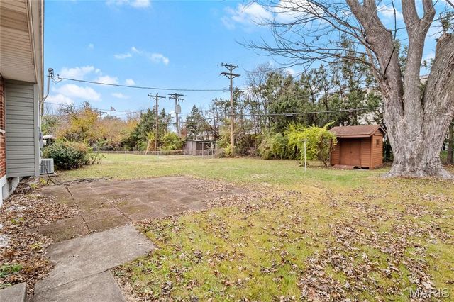 7 Flamingo Drive, Hazelwood, MO 63042