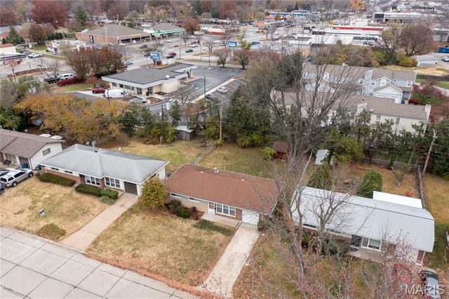 7 Flamingo Drive, Hazelwood, MO 63042