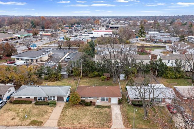 7 Flamingo Drive, Hazelwood, MO 63042