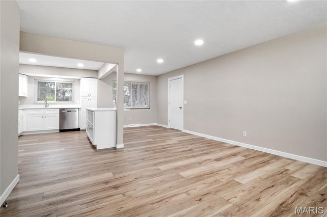 7 Flamingo Drive, Hazelwood, MO 63042