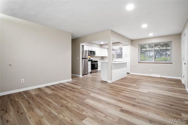 7 Flamingo Drive, Hazelwood, MO 63042