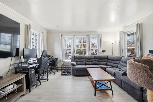 18 E Cleveland St, Greenfield, MA 01301