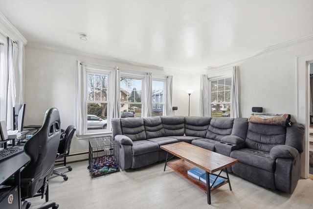 18 E Cleveland St, Greenfield, MA 01301