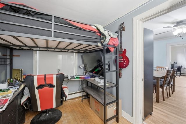 18 E Cleveland St, Greenfield, MA 01301