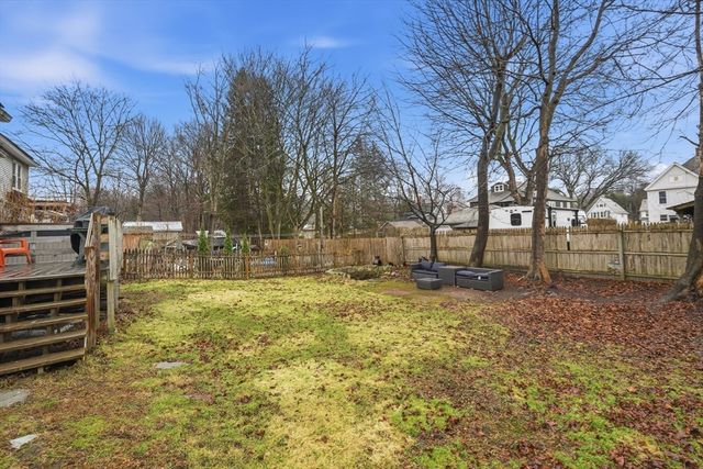 18 E Cleveland St, Greenfield, MA 01301