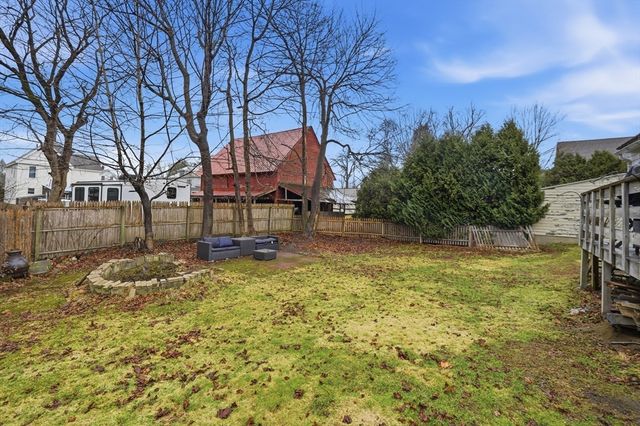 18 E Cleveland St, Greenfield, MA 01301