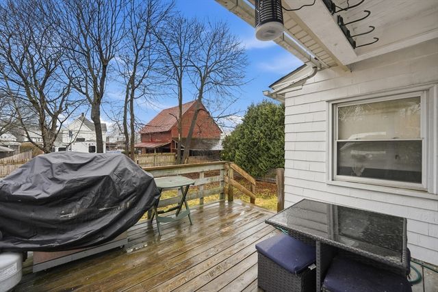 18 E Cleveland St, Greenfield, MA 01301