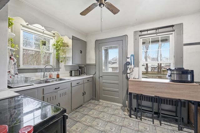 18 E Cleveland St, Greenfield, MA 01301