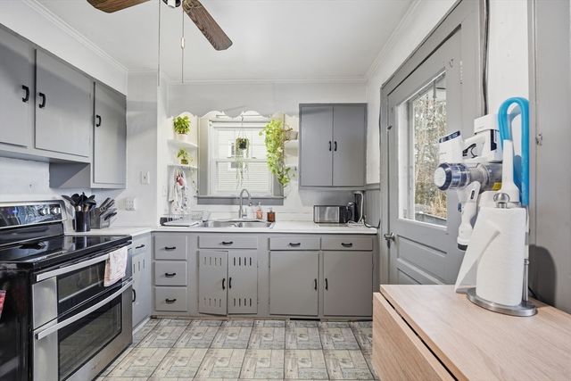 18 E Cleveland St, Greenfield, MA 01301