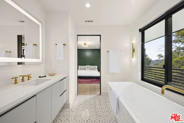 3147 Hollyridge Drive, Los Angeles, CA 90068