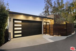 3147 Hollyridge Drive, Los Angeles, CA 90068