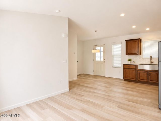 1250 E Bell Road 11, Phoenix, AZ 85022