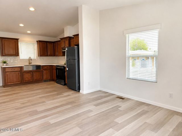 1250 E Bell Road 11, Phoenix, AZ 85022