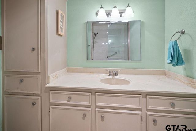 17400 Patrick St, Flint, TX 75762