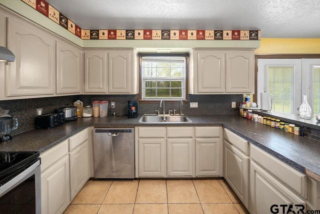 17400 Patrick St, Flint, TX 75762