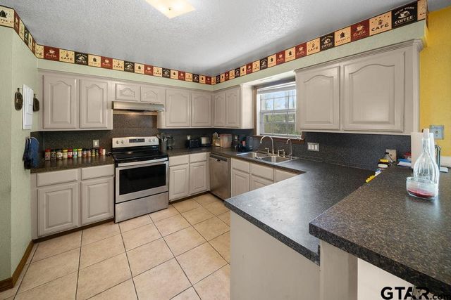 17400 Patrick St, Flint, TX 75762