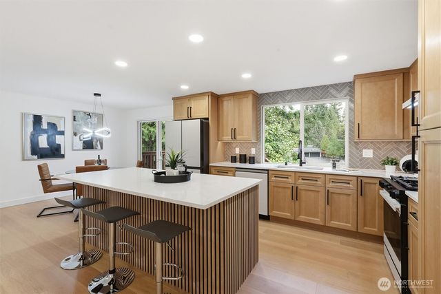 10500 NE 136th Place, Kirkland, WA 98034