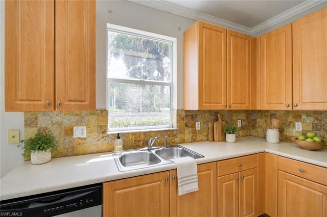 7020 Ambrosia LN 1108, Naples, FL 34119