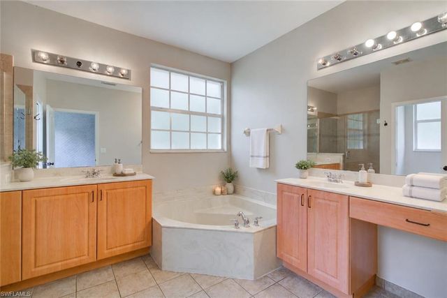 7020 Ambrosia LN 1108, Naples, FL 34119