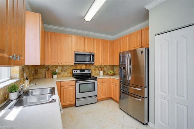 7020 Ambrosia LN 1108, Naples, FL 34119