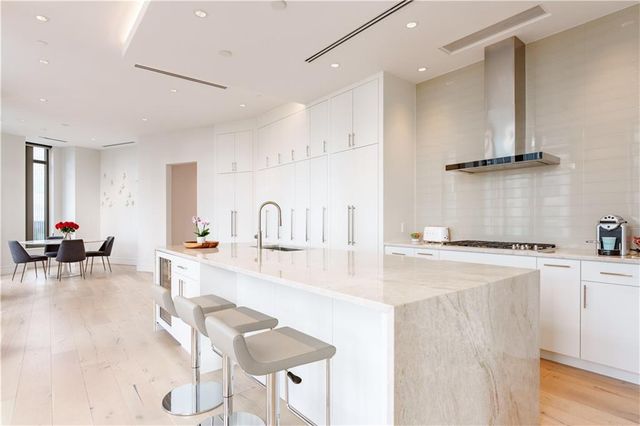 3376 Peachtree NE Road 32A, Atlanta, GA 30326