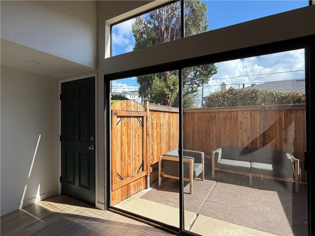 2520 Ruhland Avenue B, Redondo Beach, CA 90278 — exterior