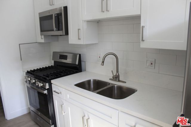 122 S Berendo Street, Los Angeles, CA 90004