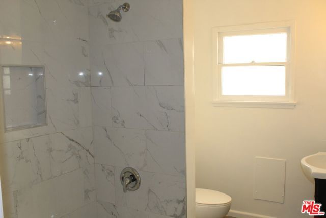 122 S Berendo Street, Los Angeles, CA 90004