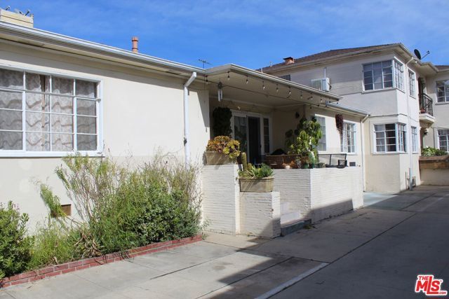 122 S Berendo Street, Los Angeles, CA 90004