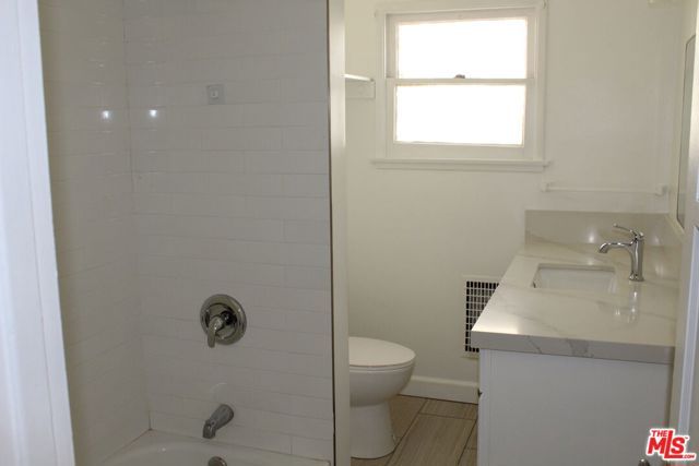 122 S Berendo Street, Los Angeles, CA 90004