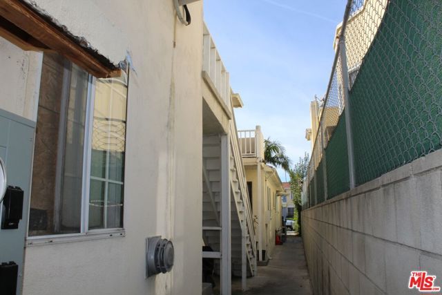 122 S Berendo Street, Los Angeles, CA 90004