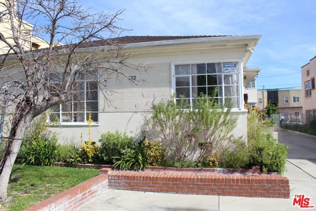 122 S Berendo Street, Los Angeles, CA 90004