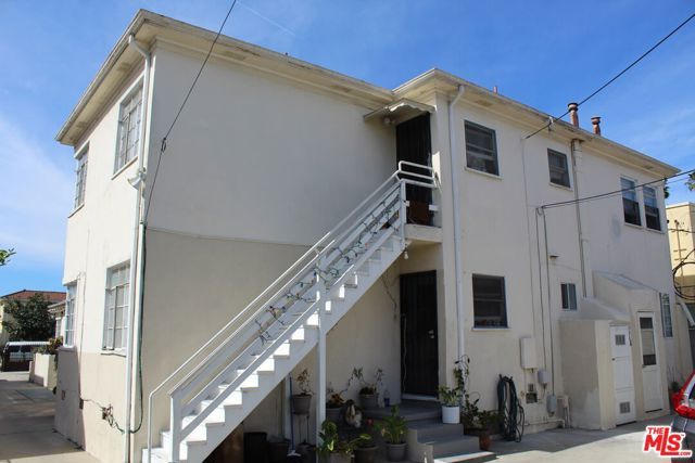 122 S Berendo Street, Los Angeles, CA 90004