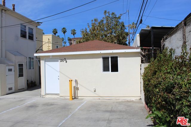 122 S Berendo Street, Los Angeles, CA 90004