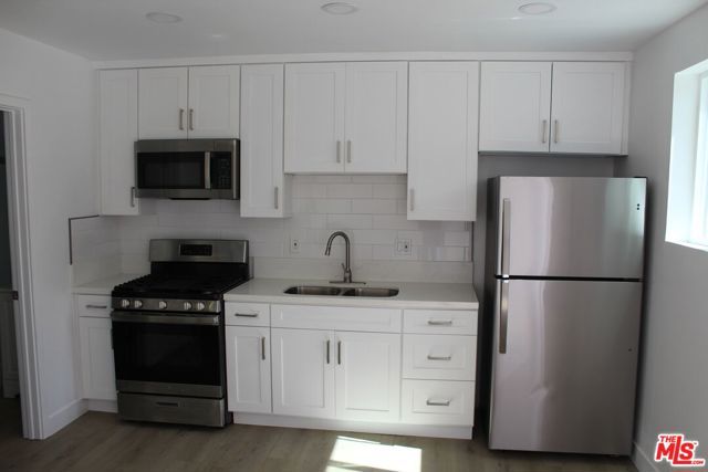 122 S Berendo Street, Los Angeles, CA 90004