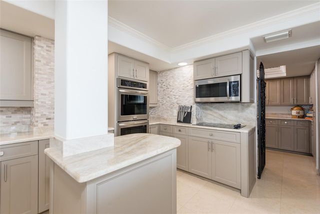 5700 MARINER STREET 702, Tampa, FL 33609