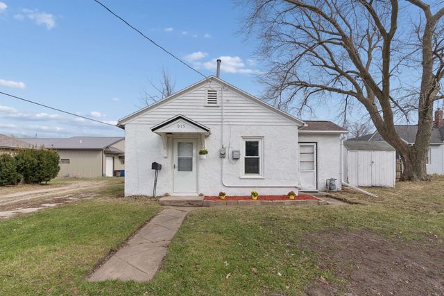 915 Evergreen Avenue, Waterloo, IA 50701