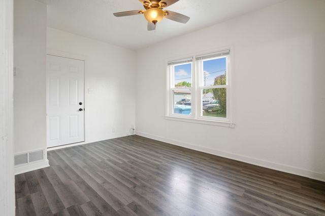 915 Evergreen Avenue, Waterloo, IA 50701