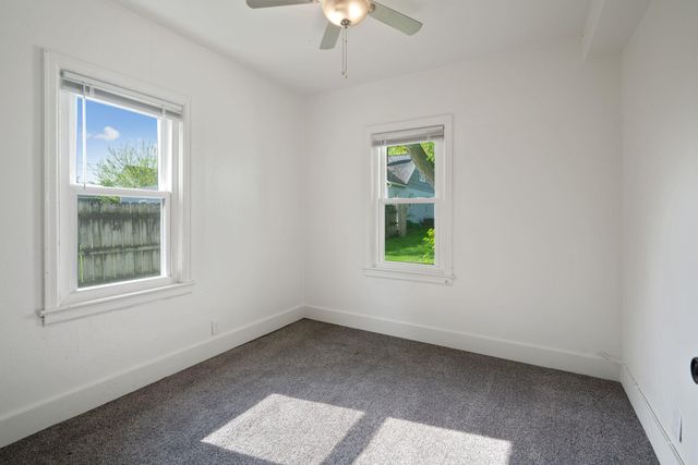 915 Evergreen Avenue, Waterloo, IA 50701