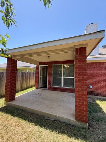 10524 Aransas Drive, Fort Worth, TX 76131