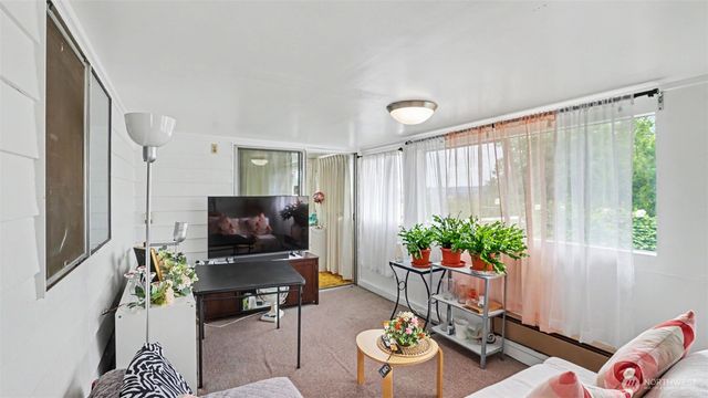 2194 NE 8th Place, Renton, WA 98056