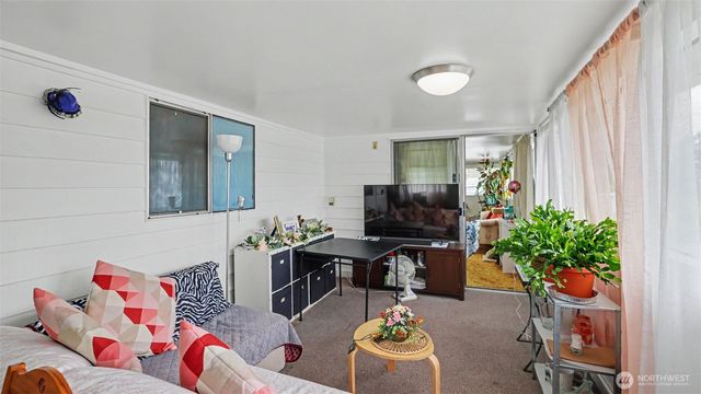 2194 NE 8th Place, Renton, WA 98056