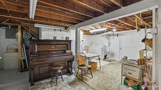 2194 NE 8th Place, Renton, WA 98056