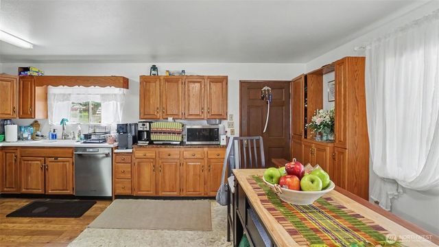 2194 NE 8th Place, Renton, WA 98056