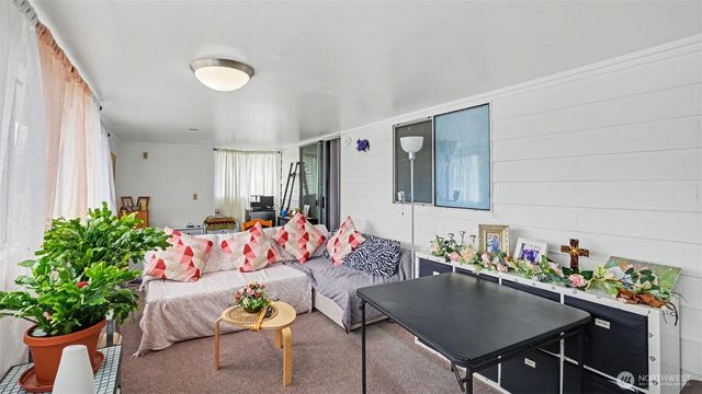 2194 NE 8th Place, Renton, WA 98056