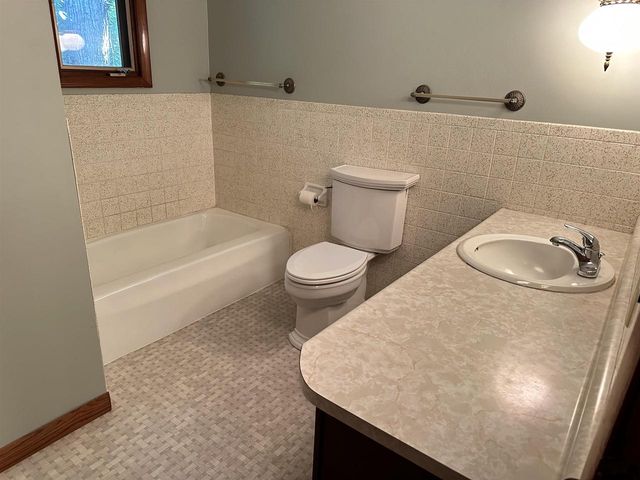 3841 W Bass Creek Road, Beloit, WI 53511