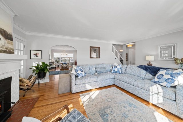 1076 Shabbona DRIVE, Fontana, WI 53125